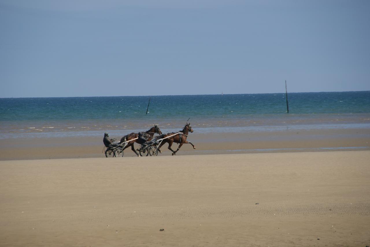 サント・マリー・デュ・モン Utah Beach Bed & Breakfast エクステリア 写真